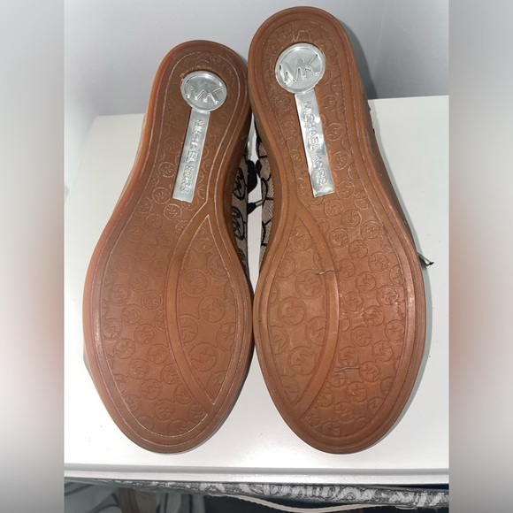 Michael Kors Monogram Sneaker - Picture 2 of 3